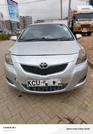 Toyota Belta 2012 Silver