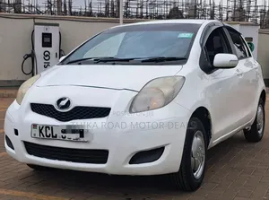 Toyota Vitz 2010 White