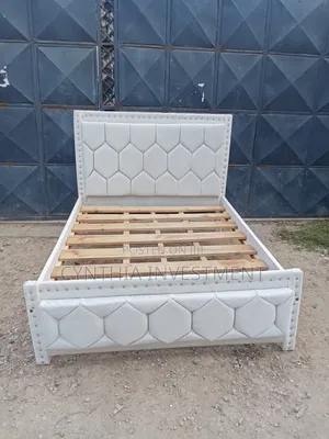 White Morket Bed