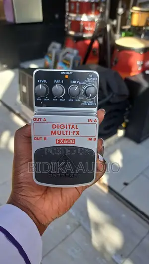 Behringer Digital Multi-Fx FX600 Stereo Effects Pedal.
