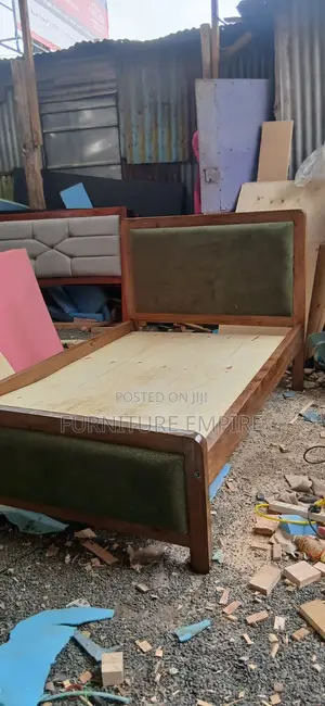 4x6 Mocket Bed Wooden Frame Green Upholstery