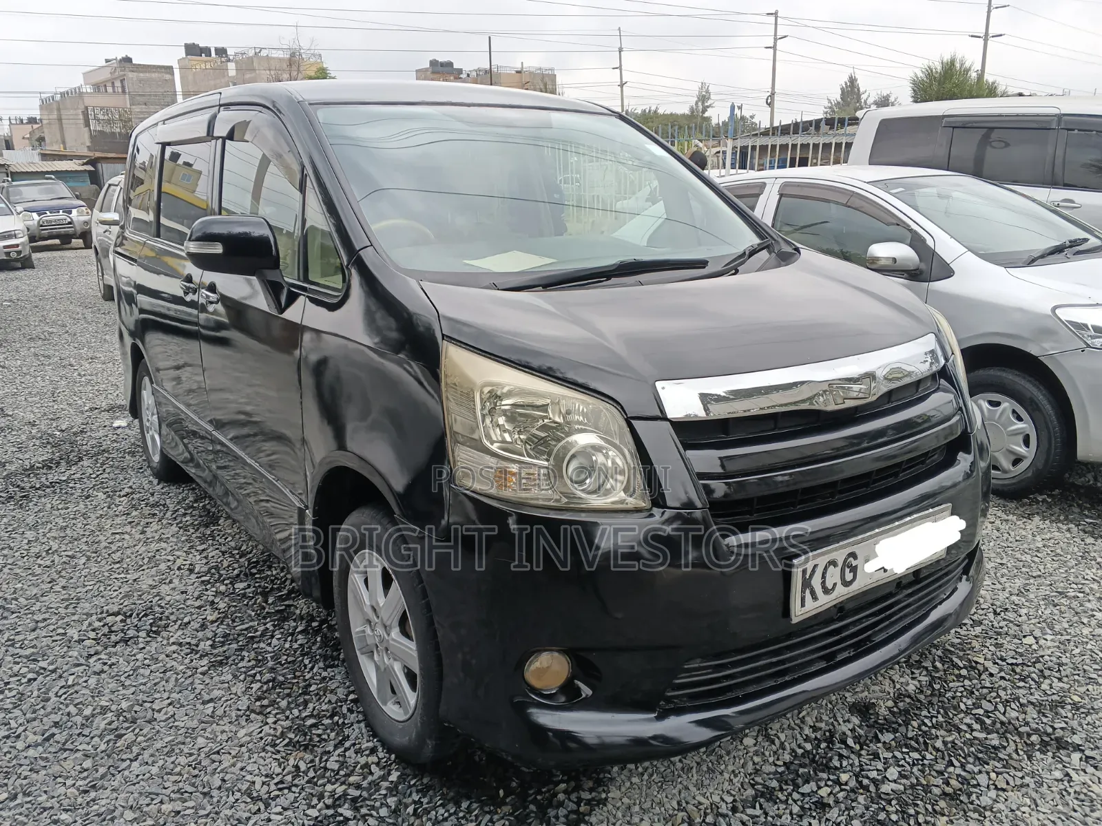 Toyota Noah 2010 Black