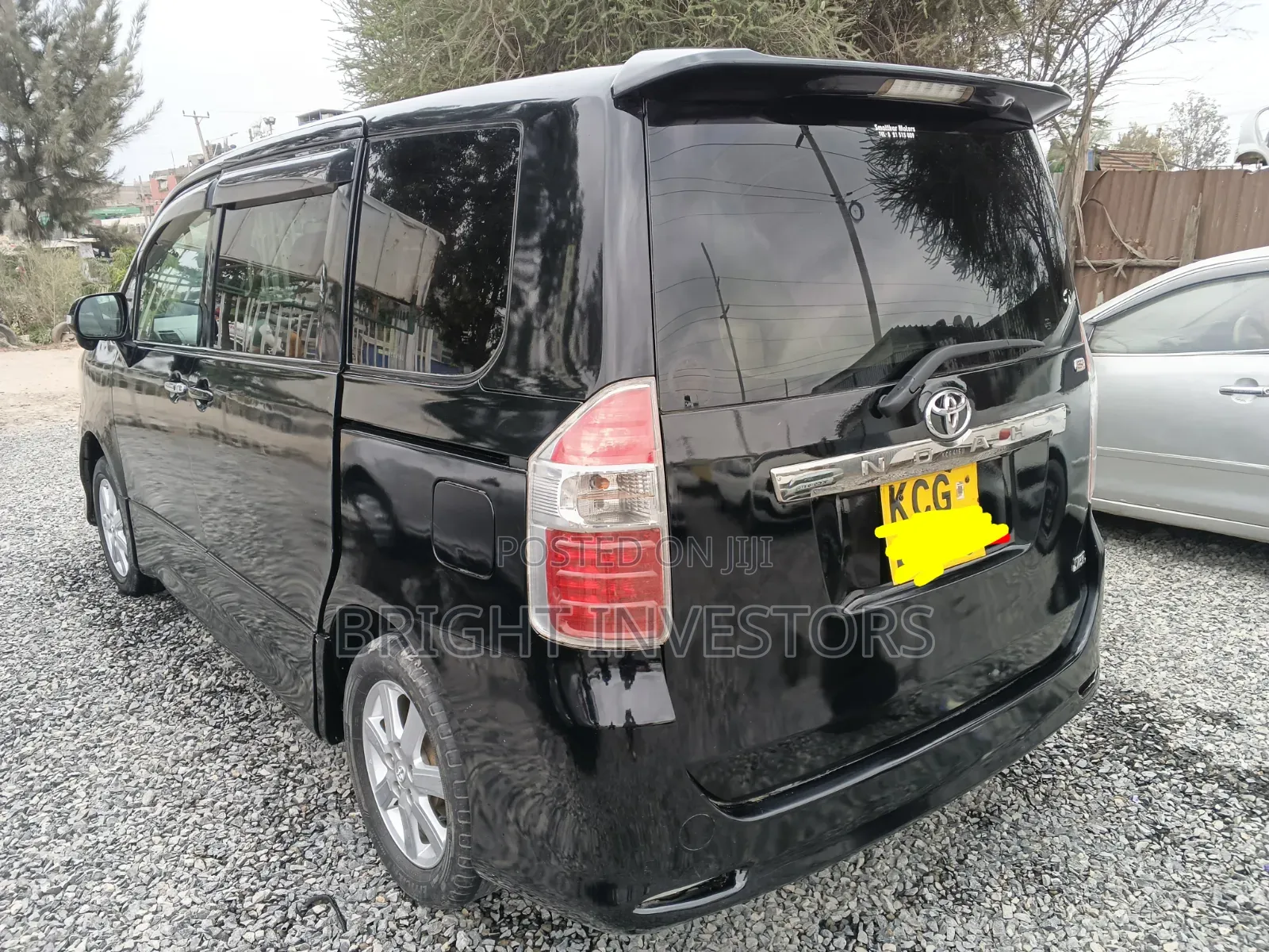 Toyota Noah 2010 Black