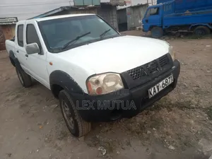 Nissan Hardbody 2012 White