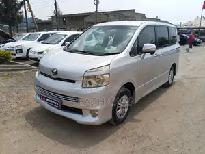 Toyota Voxy 2009 Silver