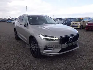 Volvo XC60 T5 Inscription AWD 2019 Gold
