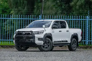 Toyota Hilux 2023 Pearl