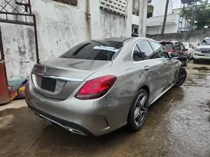 Mercedes-Benz C200 2020 Beige