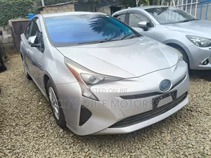 Toyota Prius 4dr Hatchback (1.8L 4cyl gas/electric hybrid CVT) 2016