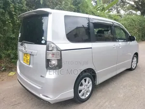 Toyota Voxy 2008 Silver