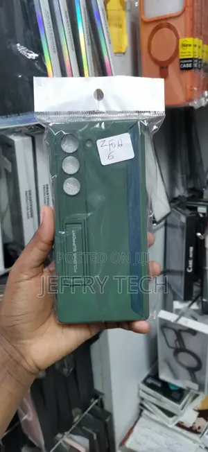 Samsung Galaxy Z Fold 6 Features an Integrated Folding Support Case