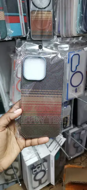 iPhone 15 Pro Max Generic Luxo Carbon Fibre Tribal MagSafe Case