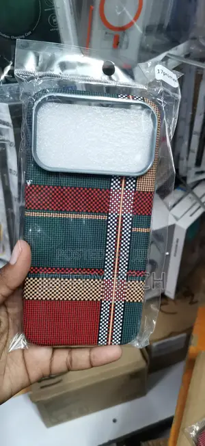 Case for the iPhone 17 Pro Max Featuring a Tri-Color Tartan Pattern