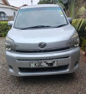 Toyota Noah 2013 Silver