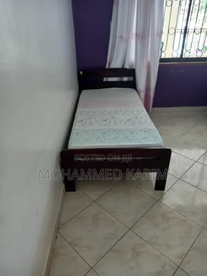 Single Beds With Matress and Pillow