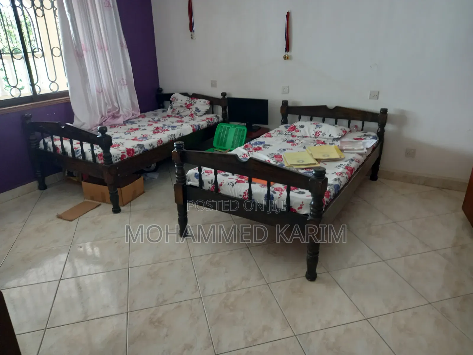Single Beds With Matress and Pillow