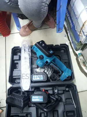Makita Cordless Chainsaw 12"