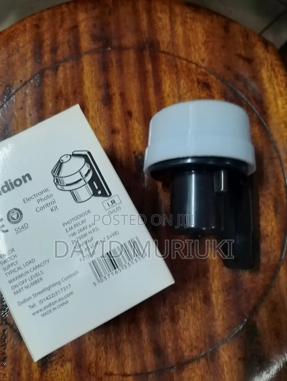 Photo Cell Sensor (Automatic Day Night Switch).