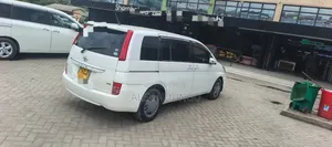 Toyota ISIS 2009 White