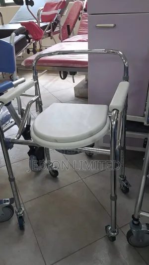 Commode Chair With Whee