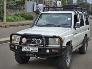 Toyota Land Cruiser 2011 Gold