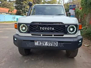 Toyota Land Cruiser 2008 White