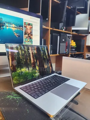 Laptop Apple MacBook Pro 2023 M3 32GB Apple M2 SSD 512GB