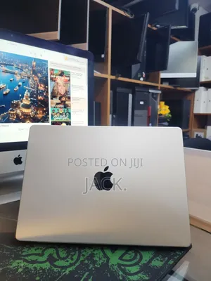 Laptop Apple MacBook Pro 2023 M3 32GB Apple M2 SSD 512GB