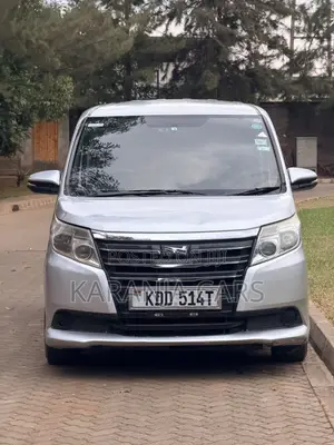 Toyota Noah 2.0 FWD (8 Seater) 2014 Silver