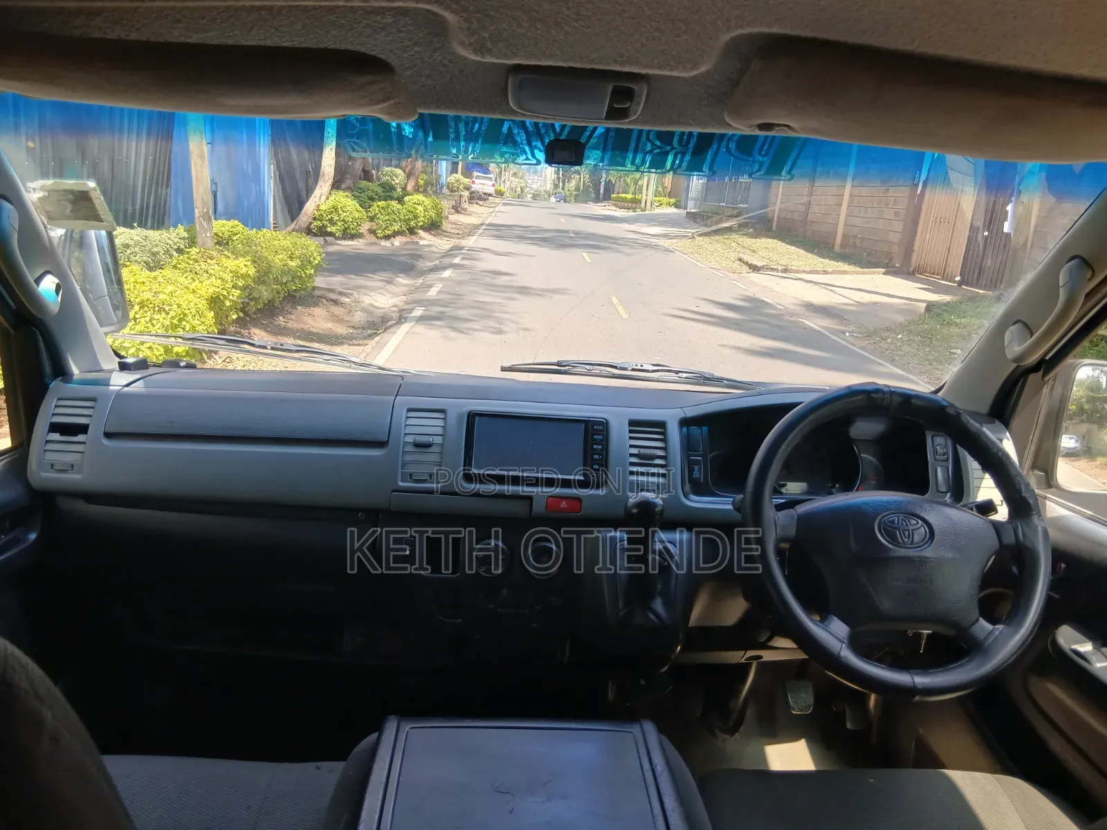 Toyota HiAce 2013 Silver