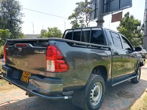 Toyota Hilux 2021 Gray