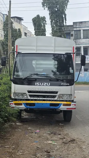 Isuzu FRR33 Enclosed Body