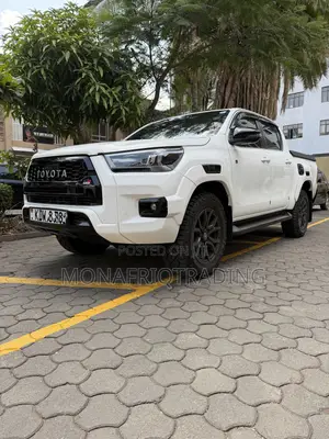 Toyota Hilux Revo Double Cab Deisel 2.4 AWD 2022 Pearl