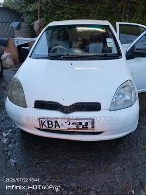 Toyota Vitz 2000 White