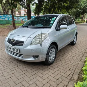 Toyota Vitz 2006 Silver