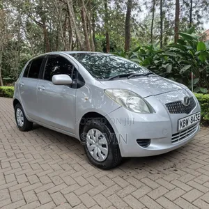 Toyota Vitz 2006 Silver