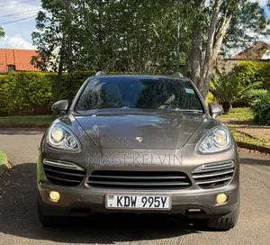 Porsche Cayenne Diesel 4dr SUV AWD (3.0L 6cyl Turbodiesel 8A) 2014