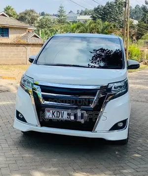 Toyota Esquire 2018 Pearl