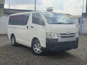 Toyota HiAce 2019 White