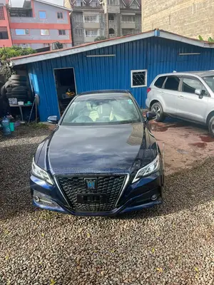 Toyota Crown 2018 Blue