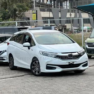 Honda Fit Shuttle 1.5 Hybrid 2WD 2019 White