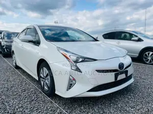 Toyota Prius 2017 White