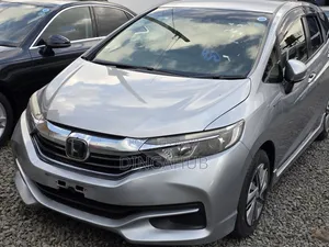 Honda Fit Shuttle 2018 Silver