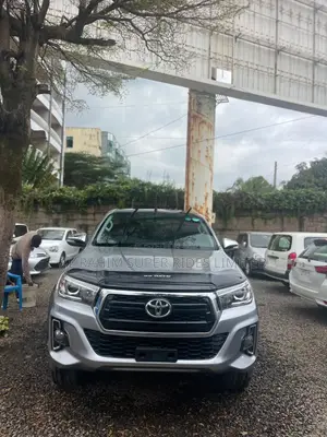 Toyota Hilux Revo Double Cab Deisel 2.4 RWD 2018 Silver