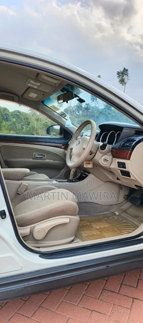 Nissan Bluebird 2012 White