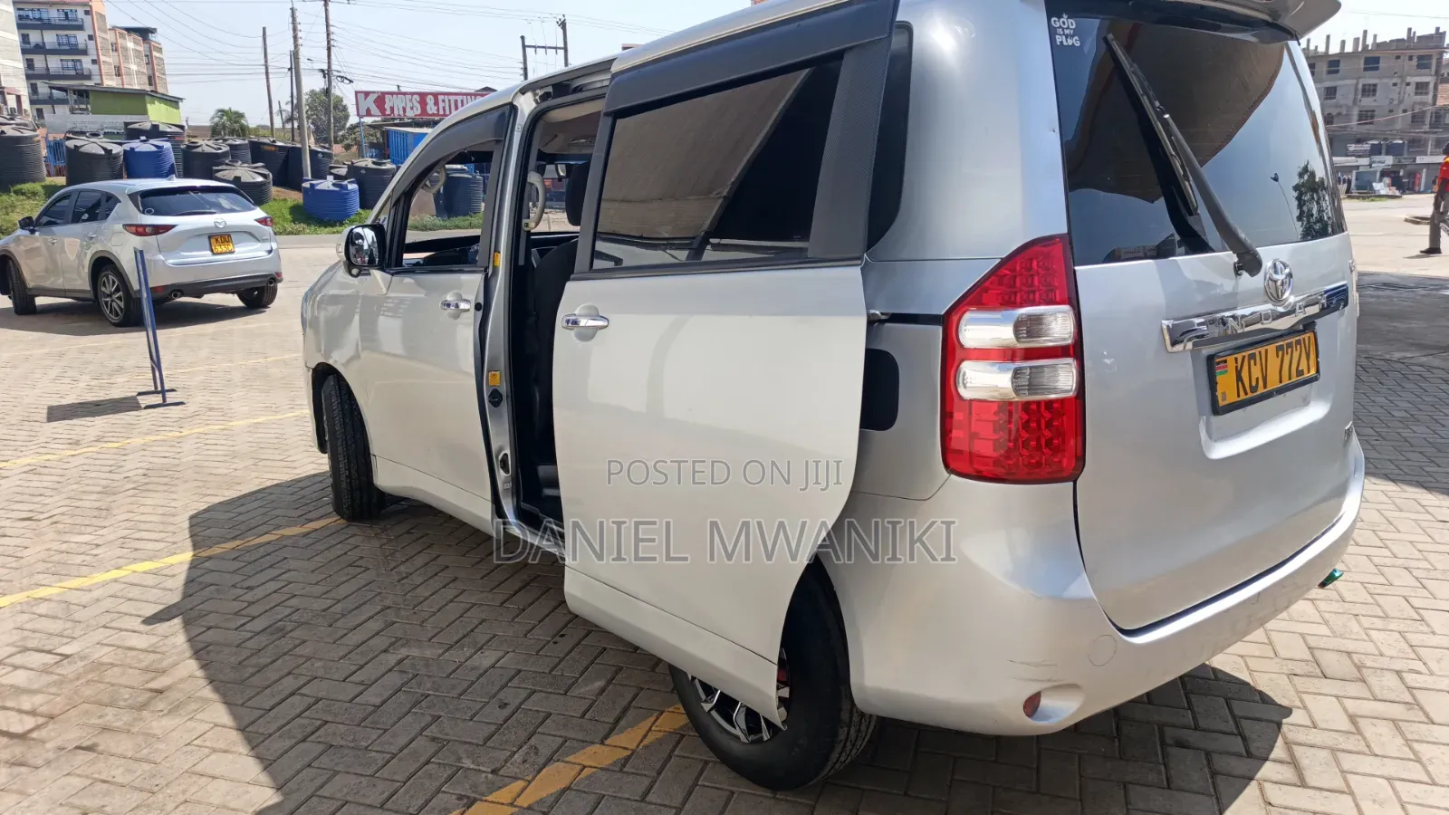 Toyota Noah 2012 Silver