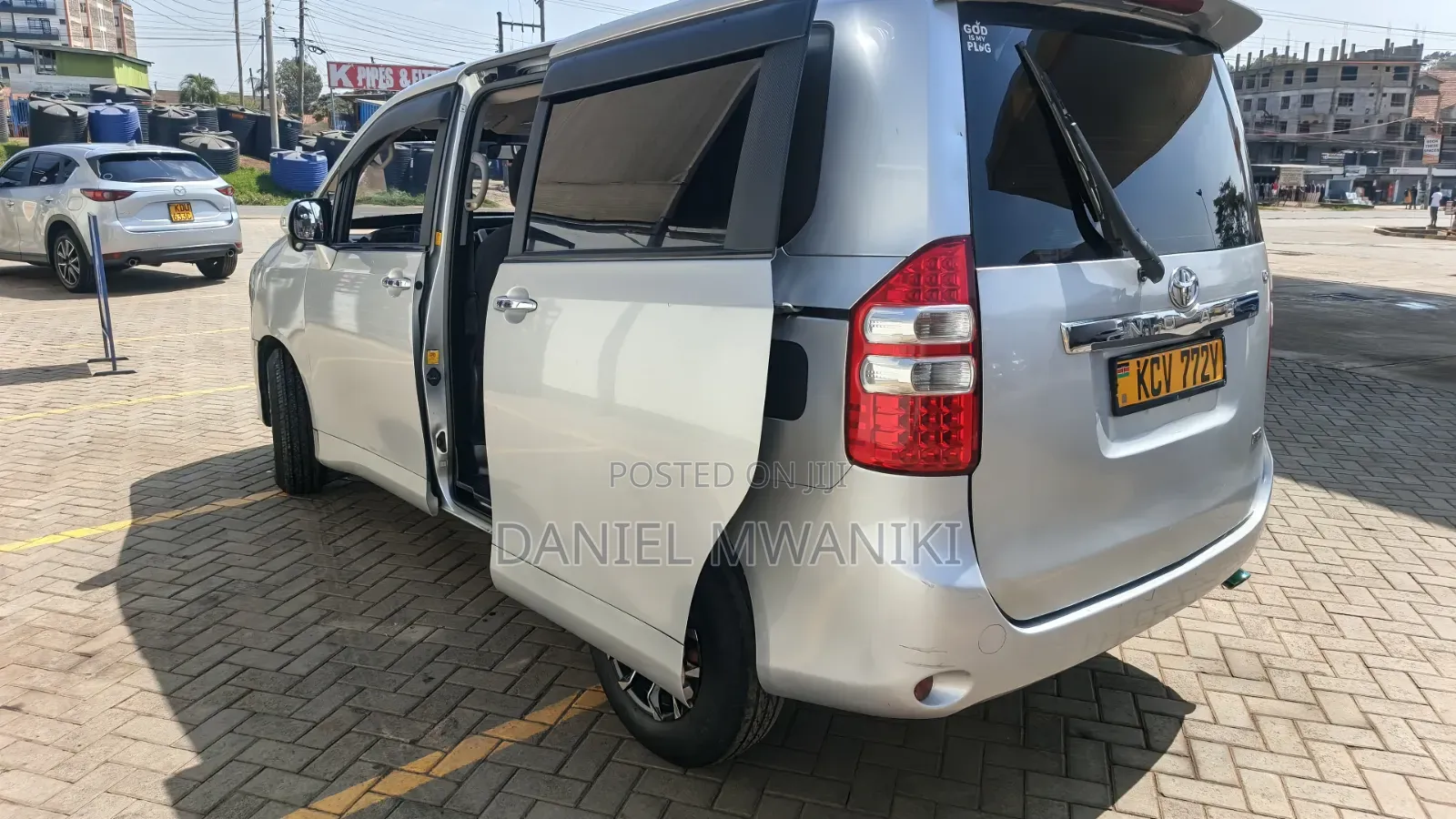 Toyota Noah 2012 Silver