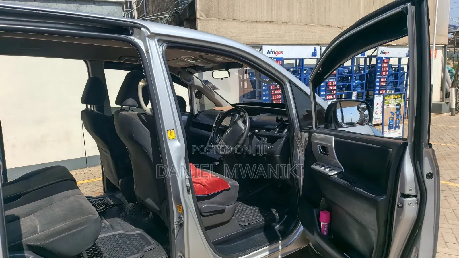 Toyota Noah 2012 Silver