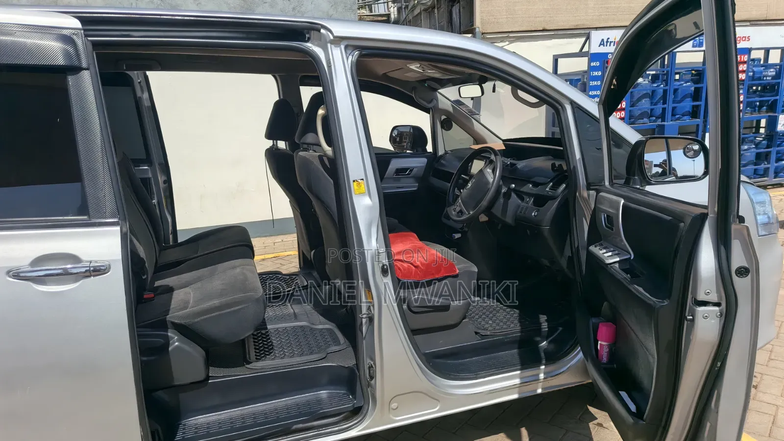 Toyota Noah 2012 Silver