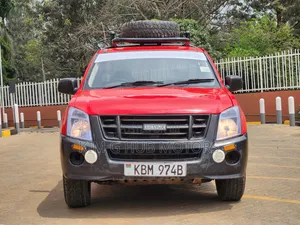 Isuzu D-MAX 2010 Red